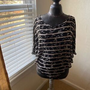 Chenault Black White sweater with domain sleeves, size Large